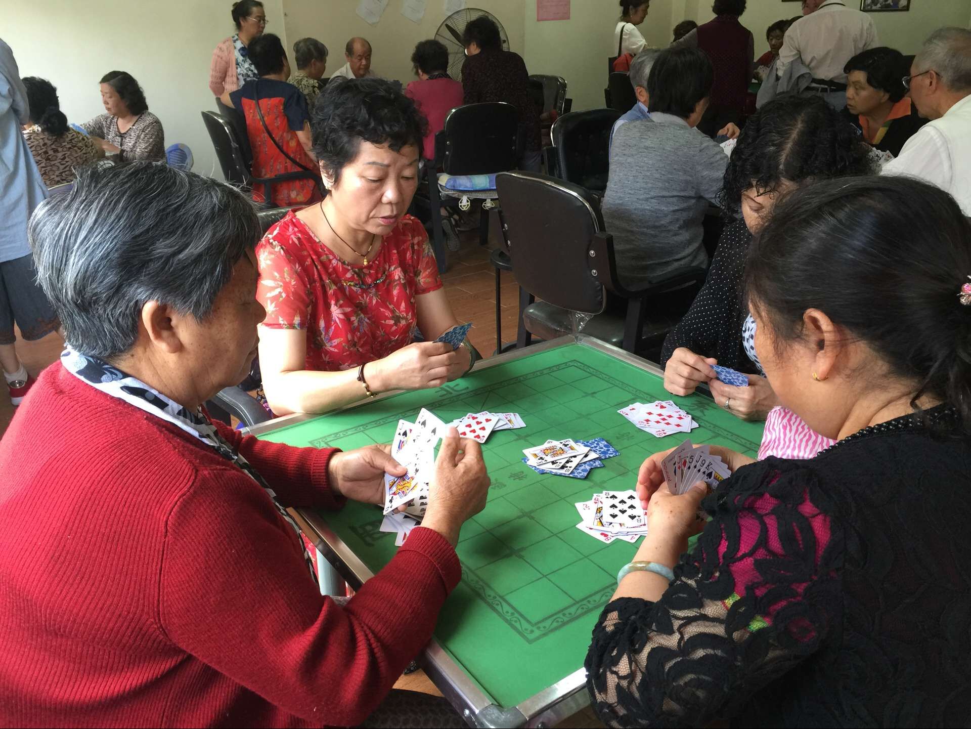 離退休職工文體活動.jpg